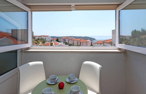 Gorinka Apartment | Top View Two Bedroom Apartment with Balcony and Sea View