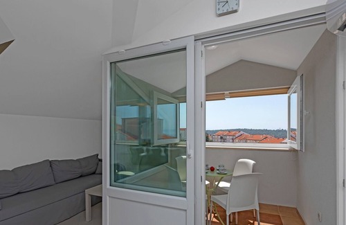 Gorinka Apartment | Top View Two Bedroom Apartment with Balcony and Sea View