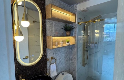 Bogota Apartment | TOP VIEWS, AIRPORT, SALITRE, AMERICAN EMBASSY, PARKING LOT