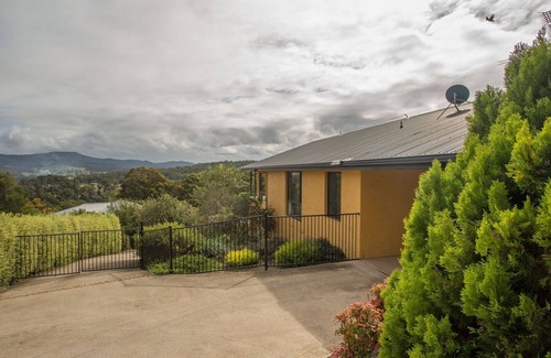 Merimbula House | Top Views on Lakewood - Merimbula