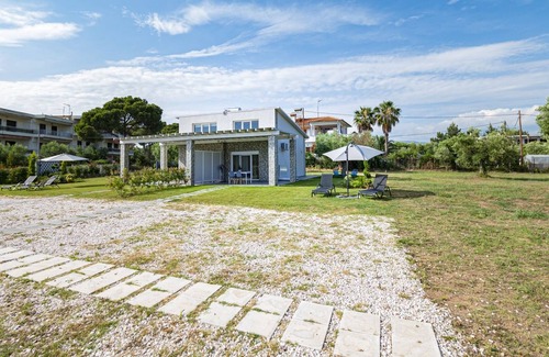 Gerakini House | Topos Maisonette Right by Travel Pro Services