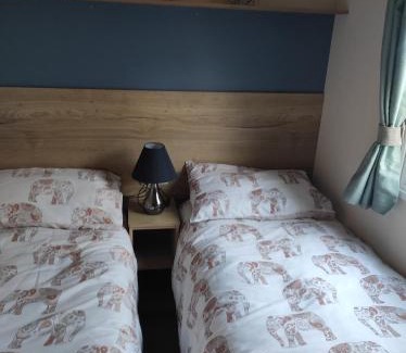 Paignton Resort | Torbay Holiday Home at The Waterside Holiday Park - With Deck and Sea View