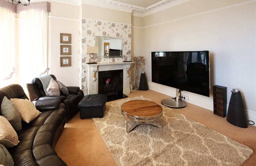 Torquay City Centre Villa | Torbay Rise. Seaside Villa with outstanding family facilities