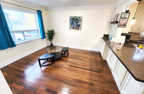 Downsview House | Toronto Uptown 1 - Bus to Downtown