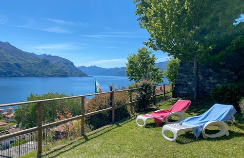 Santa Maria - Rezzonico Apartment | Torre Garden Holiday Apartment with Lake View