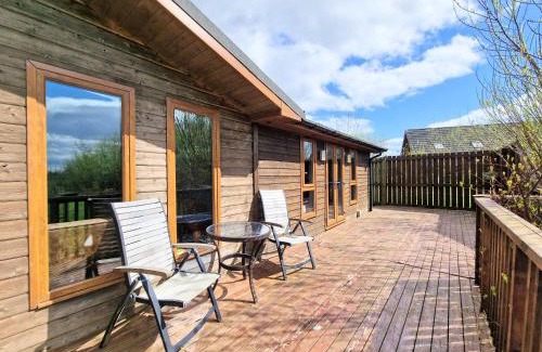 Kelty Ski Chalet | Torridon 1 with Private Hot Tub - Fife - Loch Leven - Lomond Hills- Pet Friendly