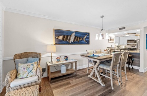 Siesta Key Condo | Tortuga – 2BR on Beach, Heated Pool & Sauna