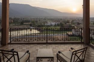 Pong Ta Long Hotel | Toscana Town Square Suites