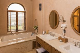 Pong Ta Long Hotel | Toscana Town Square Suites
