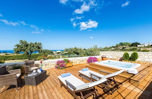 Atsipópoulon Villa | Total Privacy, Pool & Huge Garden, Hot Tub. Located Next to the City of Rethymno