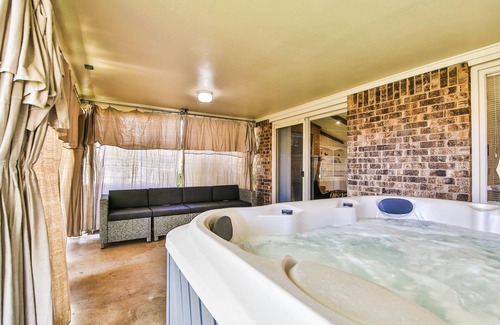 Lubbock House | TOTAL PRIVACY & TOTALLY PRIVATE HOT TUB, 4 Bed, 3 Bath, 2 Car - SLEEPS 11+!