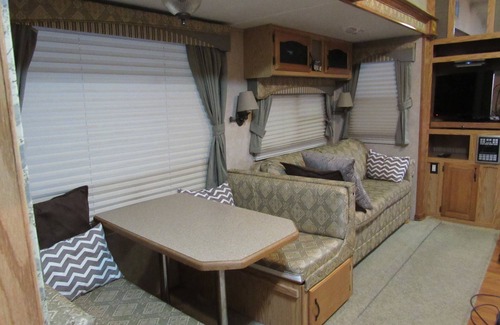 Goreville House | Totality Eclipse Lodging Fifth Wheel Camper