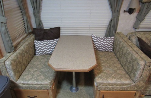 Goreville House | Totality Eclipse Lodging Fifth Wheel Camper