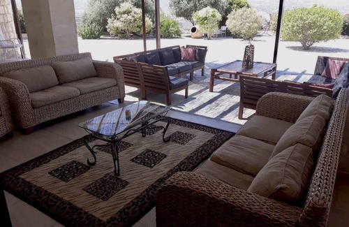 Steni Villa | Totally private, views, big pool, outdoor cocktail bar, outdoor TV, BBQ