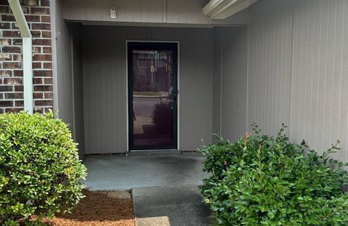 Greenville House | Totally Renovated Townhome-New to VRBO in 2023-Nurses & Monthly Renters Welcome