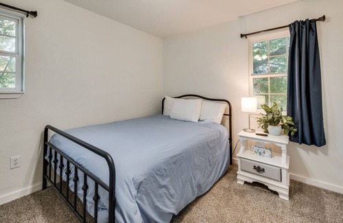Rockwall House | Totally Updated - Charming Bungalow!