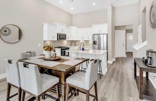 Central House | TOUCHDOWN! Beautiful townhome 4 miles to Clemson University with Game Room!