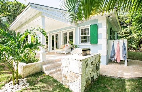 Dunmore Town Cottage | Touchstone's Cottage on Beachside - Tropical 1 Acre Property