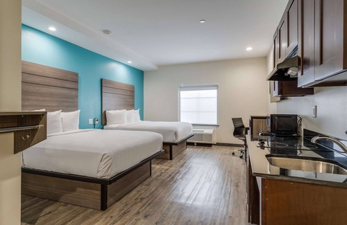 Katy Hotel | Tour Around Katy! Relaxing Unit w/Free Bfast, Visit LaCenterra at Cinco Ranch!