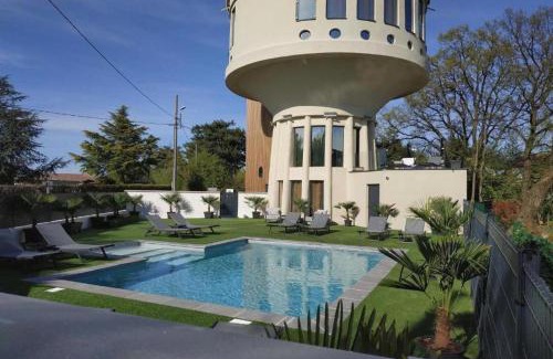 Trevoux Bed & Breakfast | Tour des étoiles, Oscar neimeyer