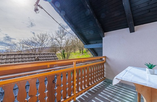 Gorenja Vas pri Smarjeti Apartment | Tourist Farm Škrbina Apartment 2, Šmarješke Toplice, Slovenia