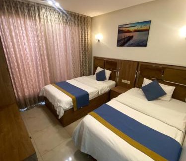 Al Aziziyah Apartment | Tow bedrooms & a hall 206 شقة غرفتين وصالة