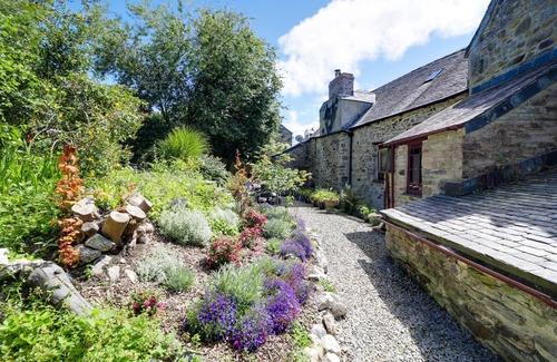 Bodmin House | Towerhill-a stunning 15th century property in Bodmin, newly renovated, sleeps 10
