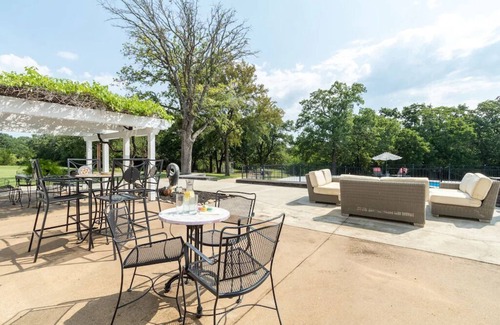 Valley View House | Towering Oaks event and retreat center-both lodges