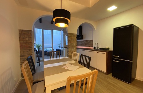 L'Hospitalet de Llobregat House | Townhouse 20 minutes from the center of Barcelona