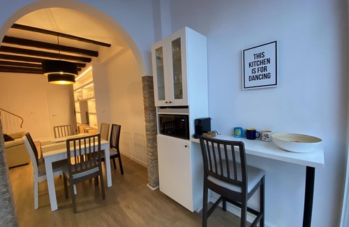 L'Hospitalet de Llobregat House | Townhouse 20 minutes from the center of Barcelona