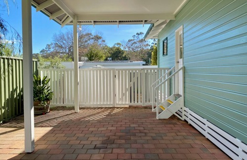 Margaret River House | Town Hideaway- Spacious house by the river and town centre. Couples and groups.
