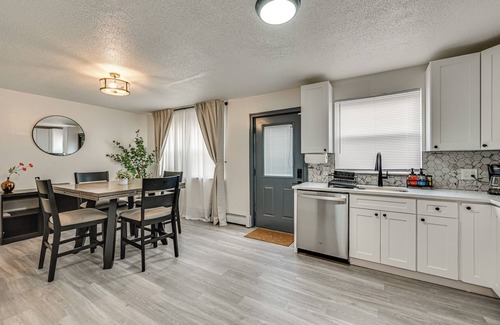 Hartford House | Townhome 1 Mi to Colt Park & Industrial District!
