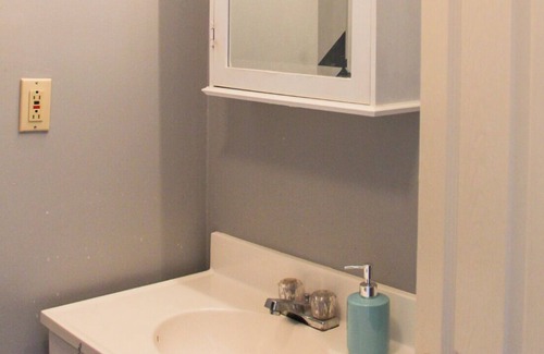 Topsham House | Townhome offering sunlit living spaces, just mins from Maine St, Brunswick.