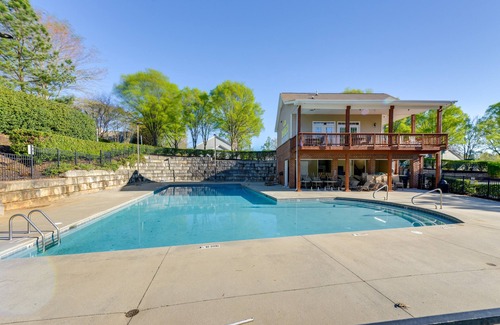 Northwest Raleigh House | Townhome w/Community Pool: 11 Mi to Dtwn Raleigh!