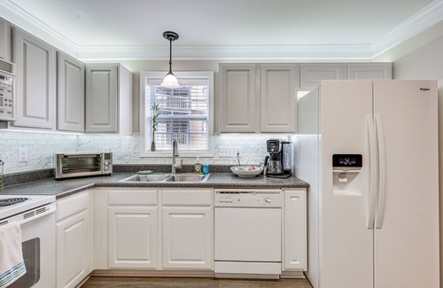 White Lake House | Townhome w/Outdoor Pool & White Lake Access!