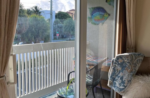 Deerfield Beach House | Townhouse 2 bd/2 1/2 bath Within walking distance to everything