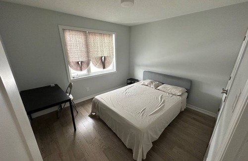 Ottawa Division House | TOWNHOUSE 2 BED 1.5 BATH PLUS BASEMENT - AIR BEDS AVAILABLE FOR BASEMENT