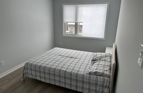 Ottawa Division House | TOWNHOUSE 2 BED 1.5 BATH PLUS BASEMENT - AIR BEDS AVAILABLE FOR BASEMENT
