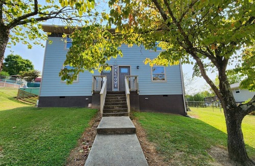 Karns House | Townhouse Living - Ask about 6-Month+ Discounts - 2 Units Avlb at this location