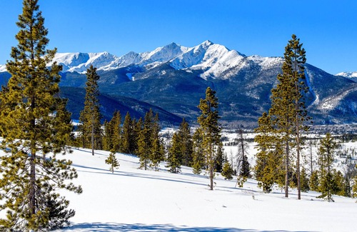 Keystone House | Townhouse Near the Slopes with Shared Heated Pool & Hot Tubs
