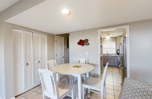 Pine Knoll Shores Condo | Townhouse Style Condo with Great Ocean View and Shared Outdoor Pool