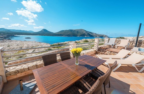 Cala Agulla Apartment | Townhouse with private pool in front of the sea