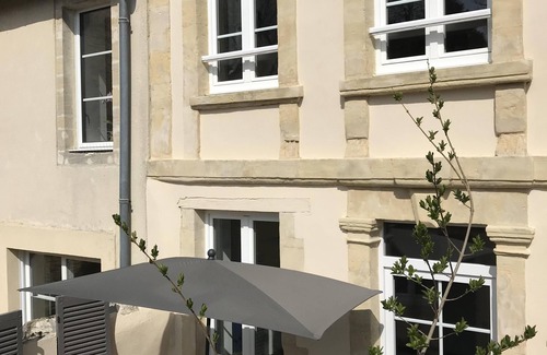 Bayeux House | Townhouse with private courtyard facing south