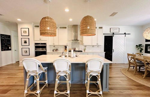 Palm Valley House | TPC Luxury Retreat-1 mile from TPC entrance