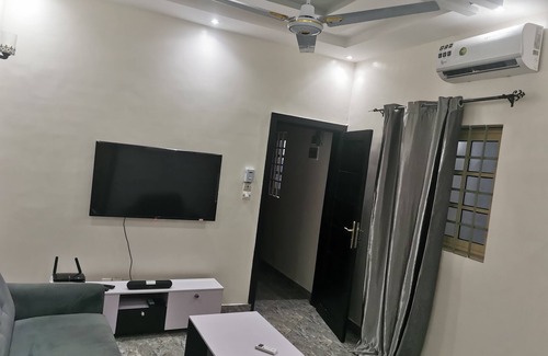 Abomey-Calavi Apartment | TRÈS BEAU APPARTEMENTS MEUBLÉS À CALAVI CENTRE À BON PRIX au Bénin