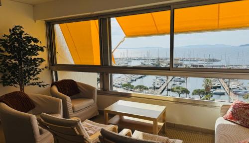 Le Lavandou Apartment | Très bel appartement T3 dernier étage vue mer