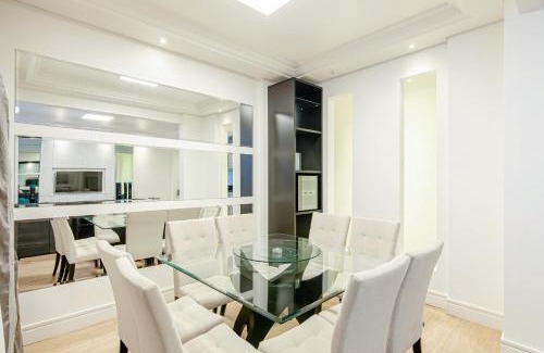 Matriz Apartment | Três Quartos, Gigante e confortável Prox Hard Rock by UROOMS