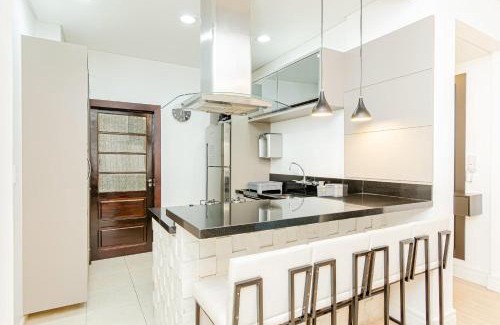 Matriz Apartment | Três Quartos, Gigante e confortável Prox Hard Rock by UROOMS