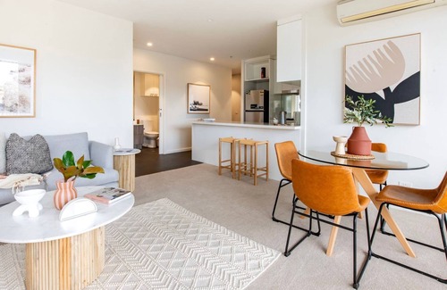 Moonee Ponds Apartment | Trackside Escape by Moonee Valley Racecourse