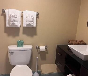 Rockland Apartment | Trade Winds on the Bay